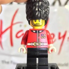 A Look At LEGO…. Hamleys Royal Guard Minifigure