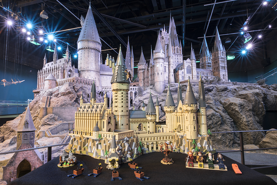 LEGO Harry Potter Hogwarts Castle Indetail BricksFanz