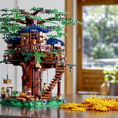 21318: LEGO Ideas Treehouse Review