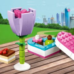 Free LEGO Mother’s Day Flower Set Now Available