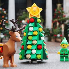 LEGO Minifigures Get Covent Garden Ready For Visitors